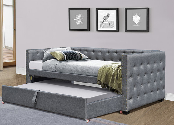 Pełnowymiarowa tapicerowana aksamitna leżanka Wysuwana łóżko wysuwane Single Chesterfield Grey Plush