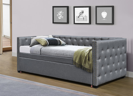 Pełnowymiarowa tapicerowana aksamitna leżanka Wysuwana łóżko wysuwane Single Chesterfield Grey Plush