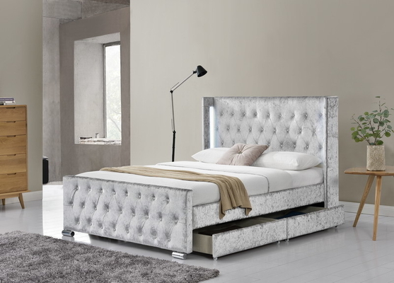 Tapicerowana rama łóżka z tkaniny LED Queen Size z 4 szufladami