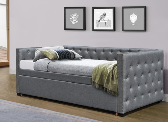 Pełnowymiarowa tapicerowana aksamitna leżanka Wysuwana łóżko wysuwane Single Chesterfield Grey Plush